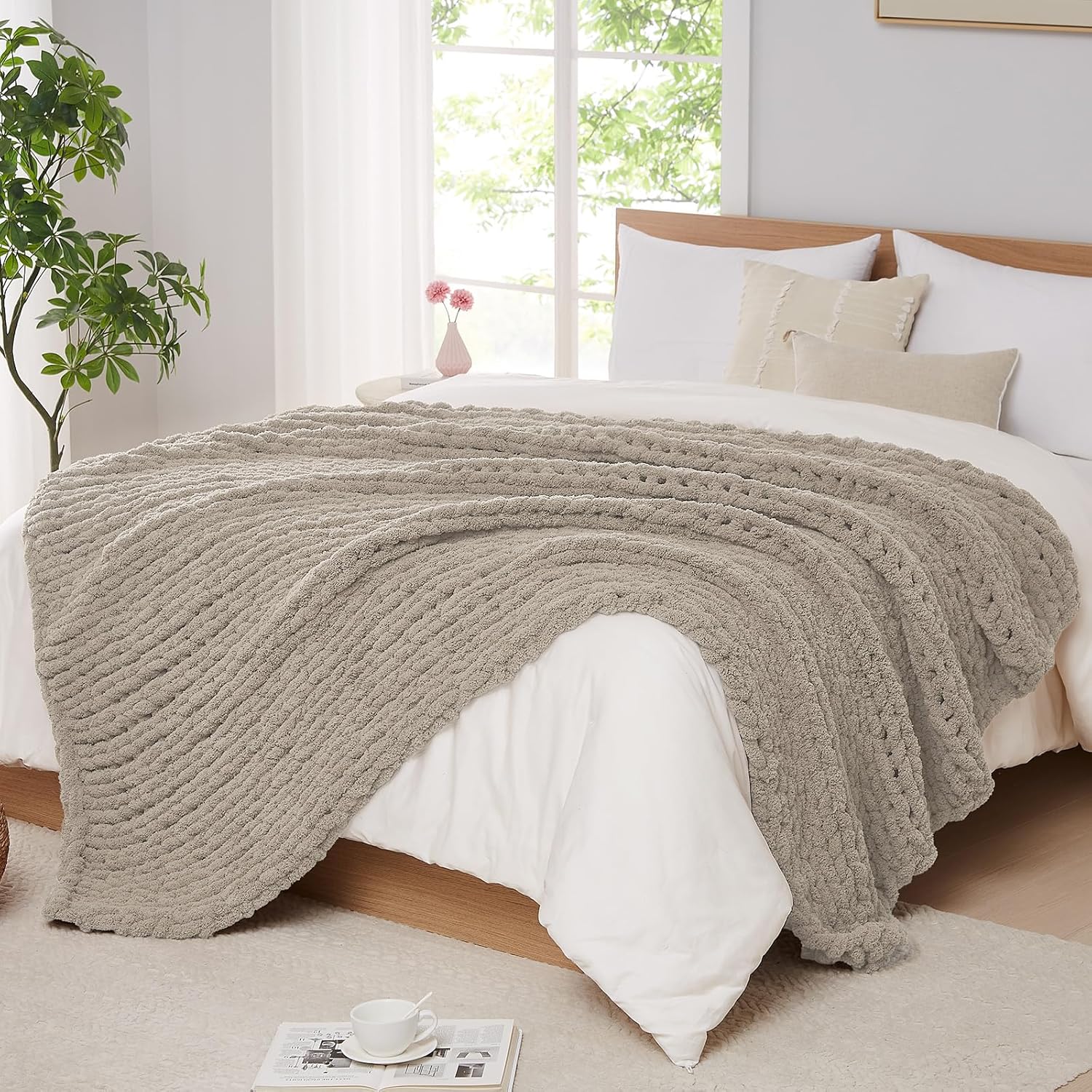 L'AGRATY Chunky Knit Blanket - Soft Chunky Throw 60x80 inches: 100% Hand Kintted Chenile Crochet Throw for Couch - Large Cable Knit Blanket for Home Decor (Ivory)