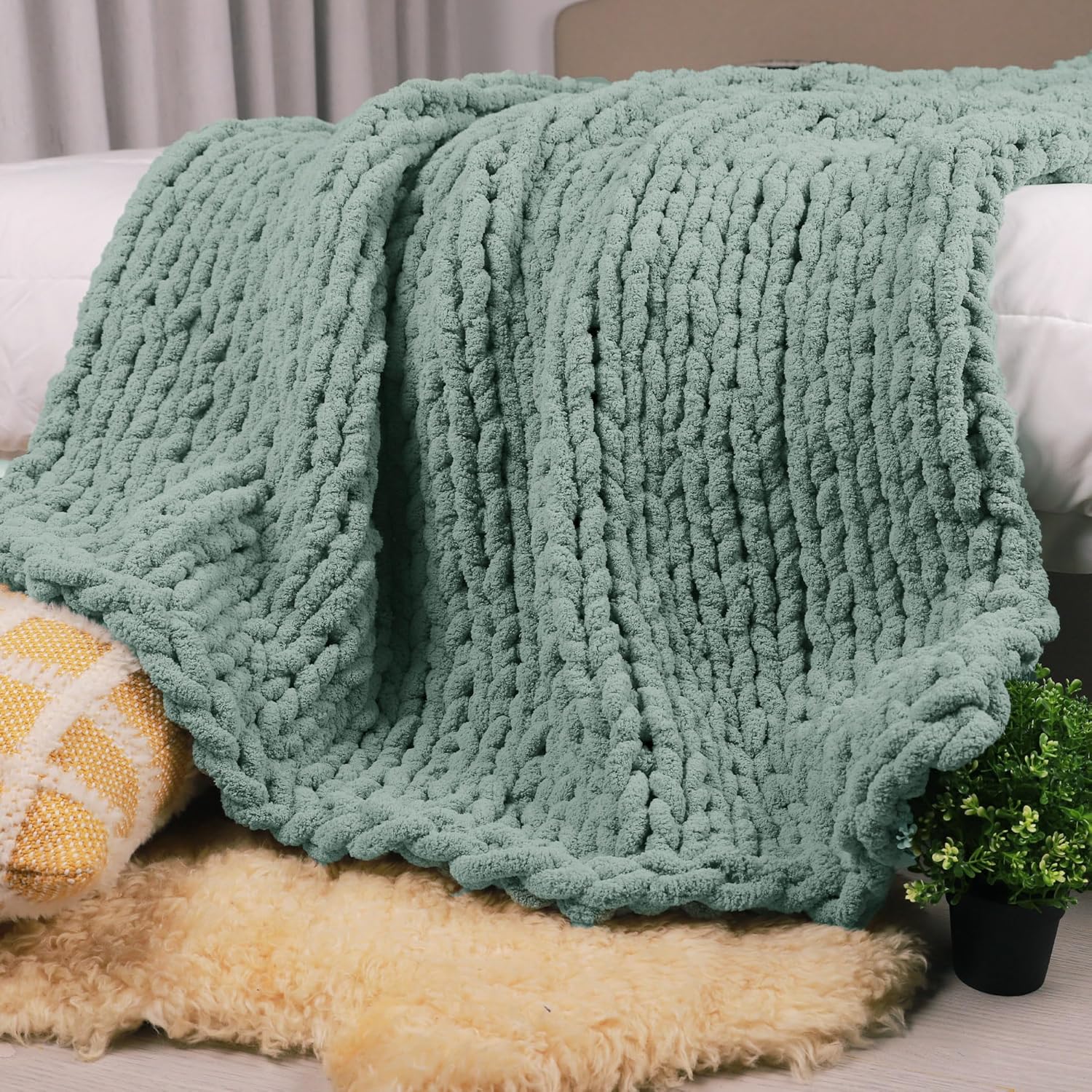 Carriediosa Chunky Knit Throw Blanket 50" X 60", 100% Hand Made Large Chenille Loop Yarn Soft Fluffy Throws for Couch Sofa Bed, Big Crochet Cozy Heavy Thick Cable Woven Blankets, Taupe